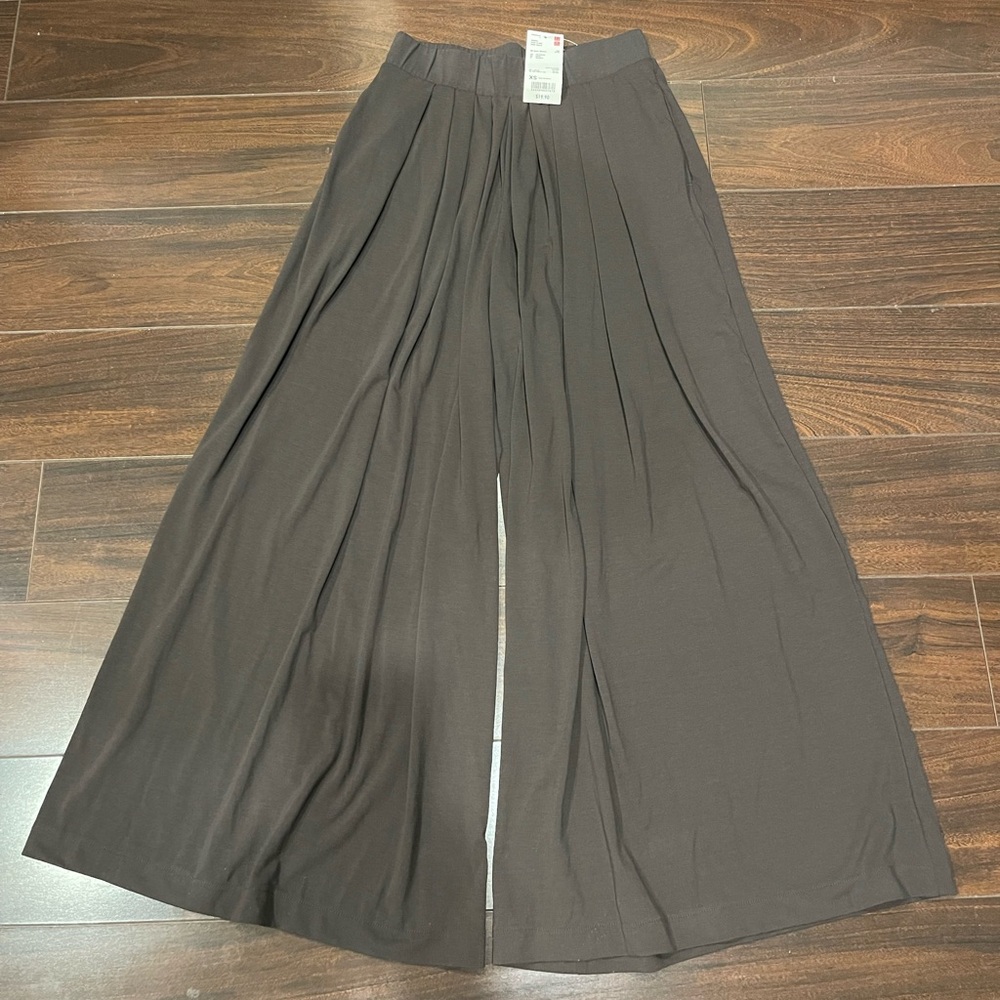 Uniqlo Tuck Flare Wide Pants
